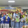 Ketua STIKKU berfoto bersama dengan para jawara debat STIKKU