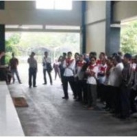Aksi unjuk rasa di gedung DPRD Kuningan.