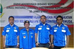 Ketua KNPI Kuningan berfoto bersama seusai mengikuti Rapat Koordinasi Kepemudaan sewilayah Jabar.  