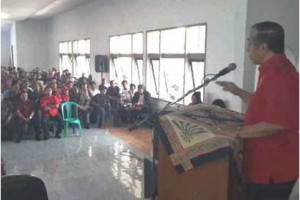 Caleg DPR RI dari PDIP, Drs Muhammad Nurdin MM sat memberikan pembekalan kepada ratusan koordinator saksi di Kabupaten Ciamis.