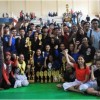 KOntingenn SMA 3 berfoto bersama seusai menerima piala bergilir Disdikpora.
