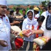 Muhajidin Bagi-bagi Sembako Murah  