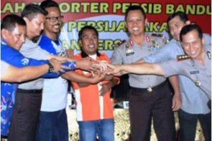 Suporter PERSIB dan Persija Islah.