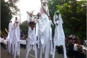 Salah satu penampilan unik dari peserta pawai taaruf.