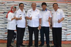 Bupati Kuningan berfoto bersama usai lonching rastra.