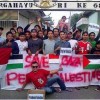 Karang Taruna Garawangi berfoto bersama seuasi menggalang dana.