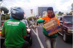 Komunitas Motor Nalaktak Tebar Takjil
