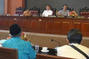 Forum Kelurahan Kuningan saat audiens dengan ketua DPRD Kuningan.