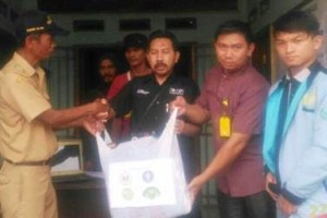 FSLDK Korwil III Cirebon saat menyalurkan Bantuan ke Desa Cijemit Kecamatan Ciniru 