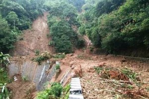 Hujan Deras, Jalan Desa Sindang Panji Longsor