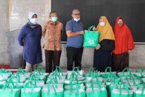 Covid-19, Kelhmans Foundation Bantu 250 APD Lengkap