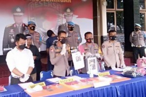 Konfrensi pers Kapolres Kuningan terkait kasus pembunuhan.