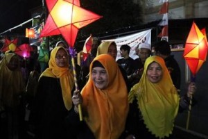 Pawai Obor Warnai Peringatan Maulid Nabi 