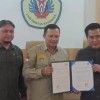 Rektor Uniku berfoto bersama usai tandatangani MoU.