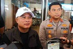 Bupati Kuningan, DR. Dian Rachmat Yanuar, M.Si saat jumpa pers bersama Kapolres Kuningan terkait TPPO.