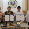 Rektor Uniku berfoto bersama usai penandayanganan MoU. Rektor Uniku berfoto bersama usai penandayanganan MoU.