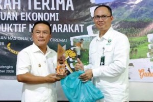 Serah Terima Bantuan Ekonomi Produktif Masyarakat. 