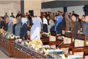 Rapat Paripurna tentang Pandangan Umum fraksi di gedung DPRD