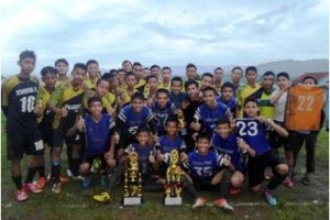 SBB DK Privat Tasikmalaya berfoto bersama seusai menjuari kompetisi sepak bola Pricent cup I