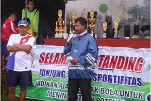 Ketua Panitia Pricent cup I, Ade saat memberikan sambautan.