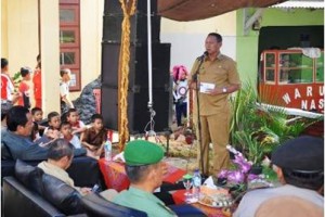 Wakil Bupati Kuningan, H Acep Purnama saat memberikan sambutan pada peringatan Harja ke-13 Kecamatan Cipicung. 