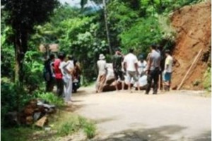 Jalan Citangtu-Kuningan Rawan Longsor