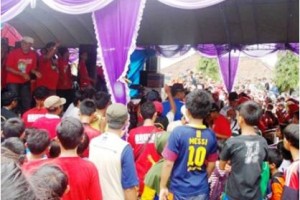 Ribuan Peserta Jalan Sehat Padati Desa Haurkuning