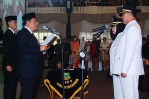 Prosesi pelantikan Bupati dan Wakil Bupati Kuningan periode 2013-2018.