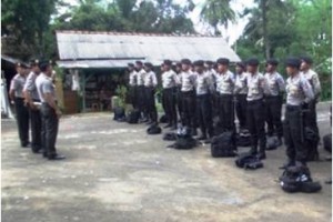 Kapolres Kuningan saat memberikan pembekalan kepada anggota Polres Kuningan yang baru.